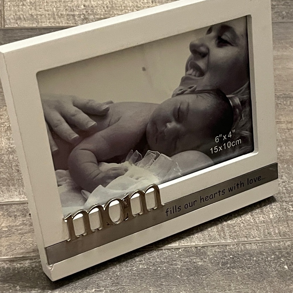 White 'Mom' Photo Frame - Picture 7 of 10
